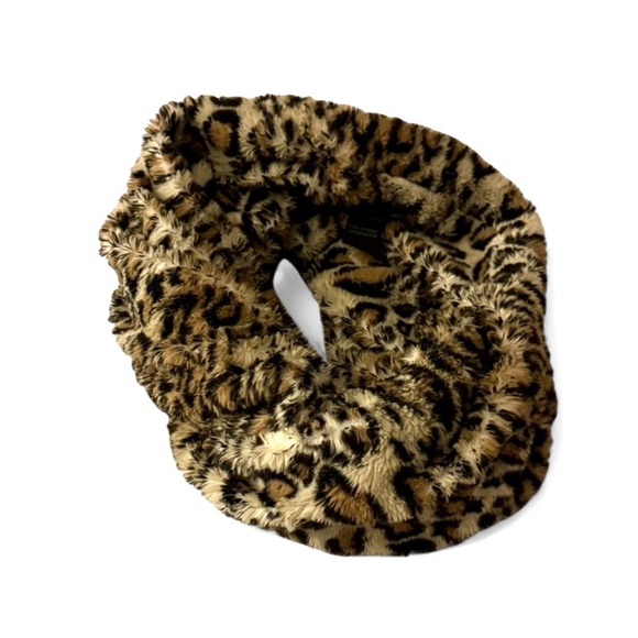 Steve Madden Leopard Print Faux Fur Infinity Scarf - Picture 2 of 8